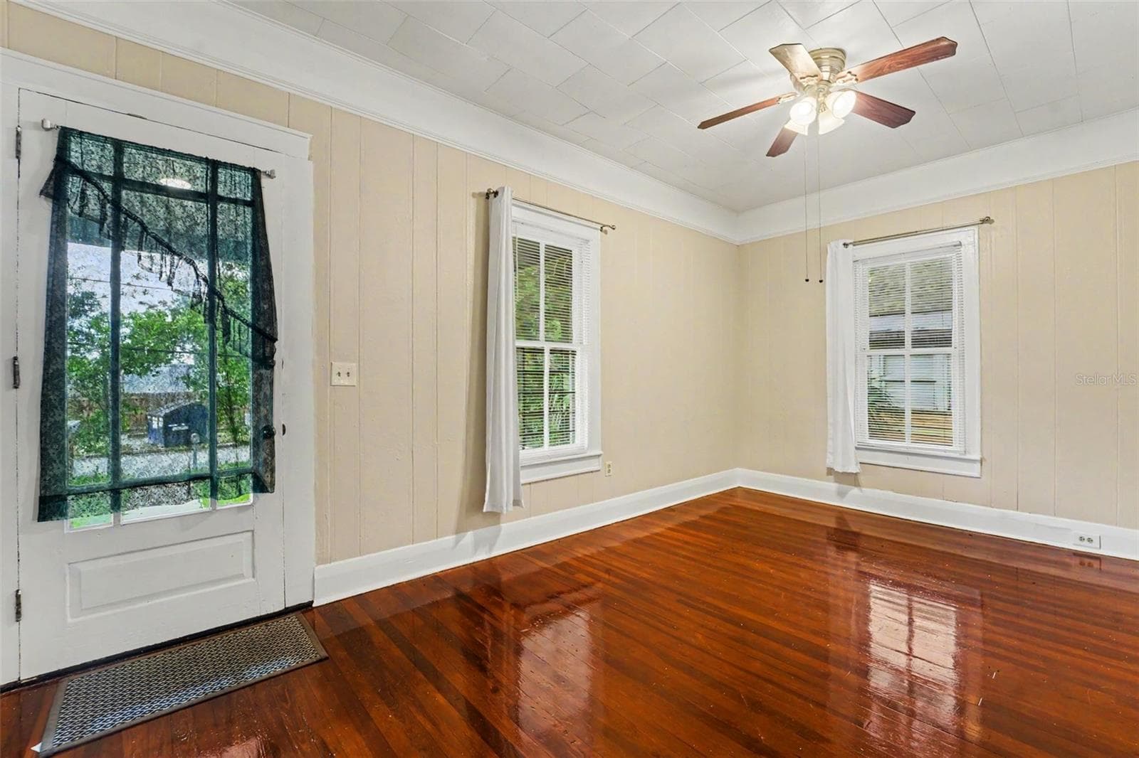 4109 SUWANEE AVENUE — photo 9 of 39