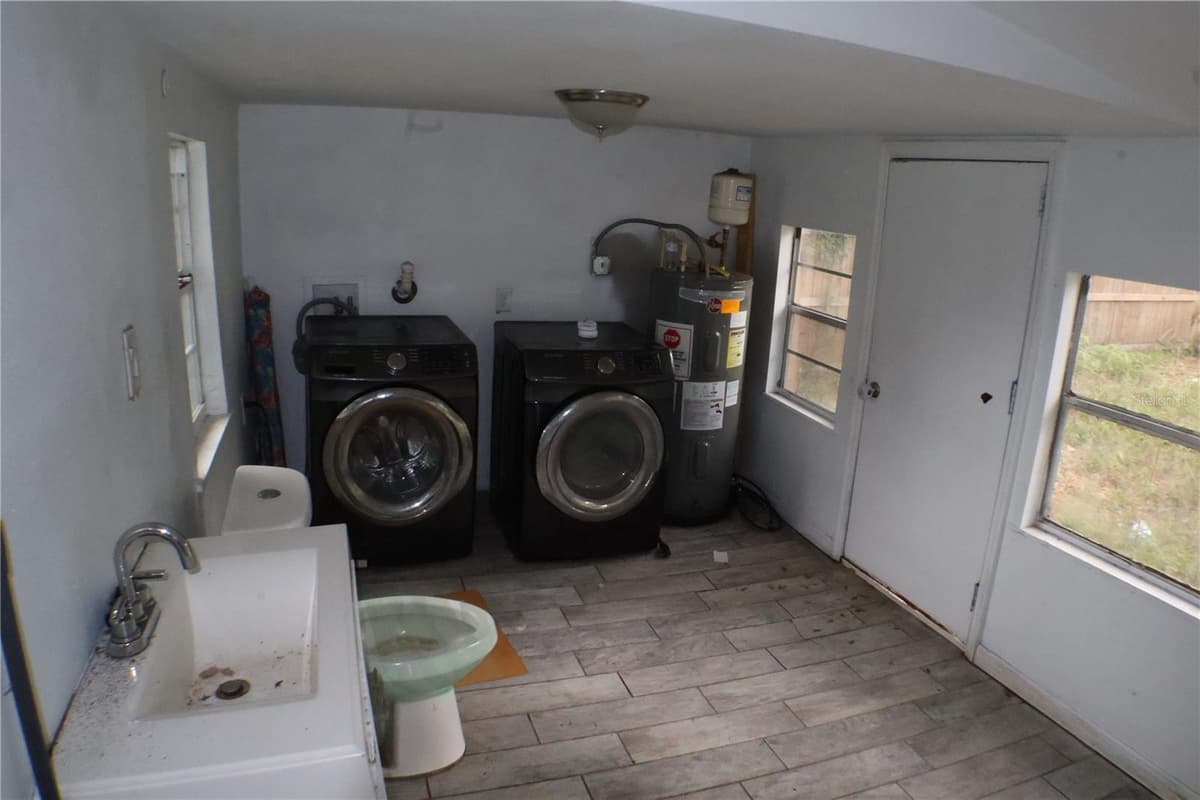 1202 FERRELL STREET — photo 12 of 16