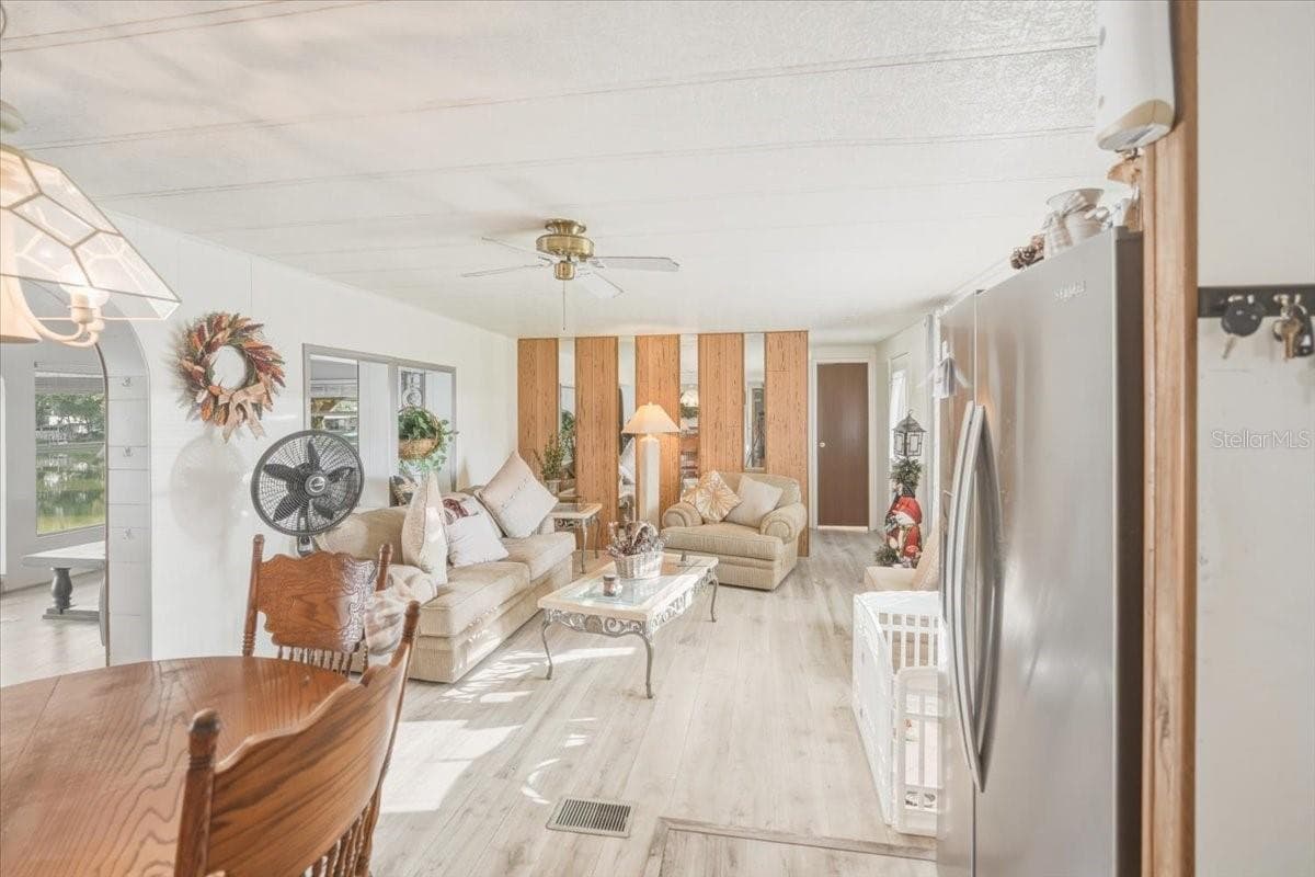 928 SHAD TERRACE — photo 4 of 48