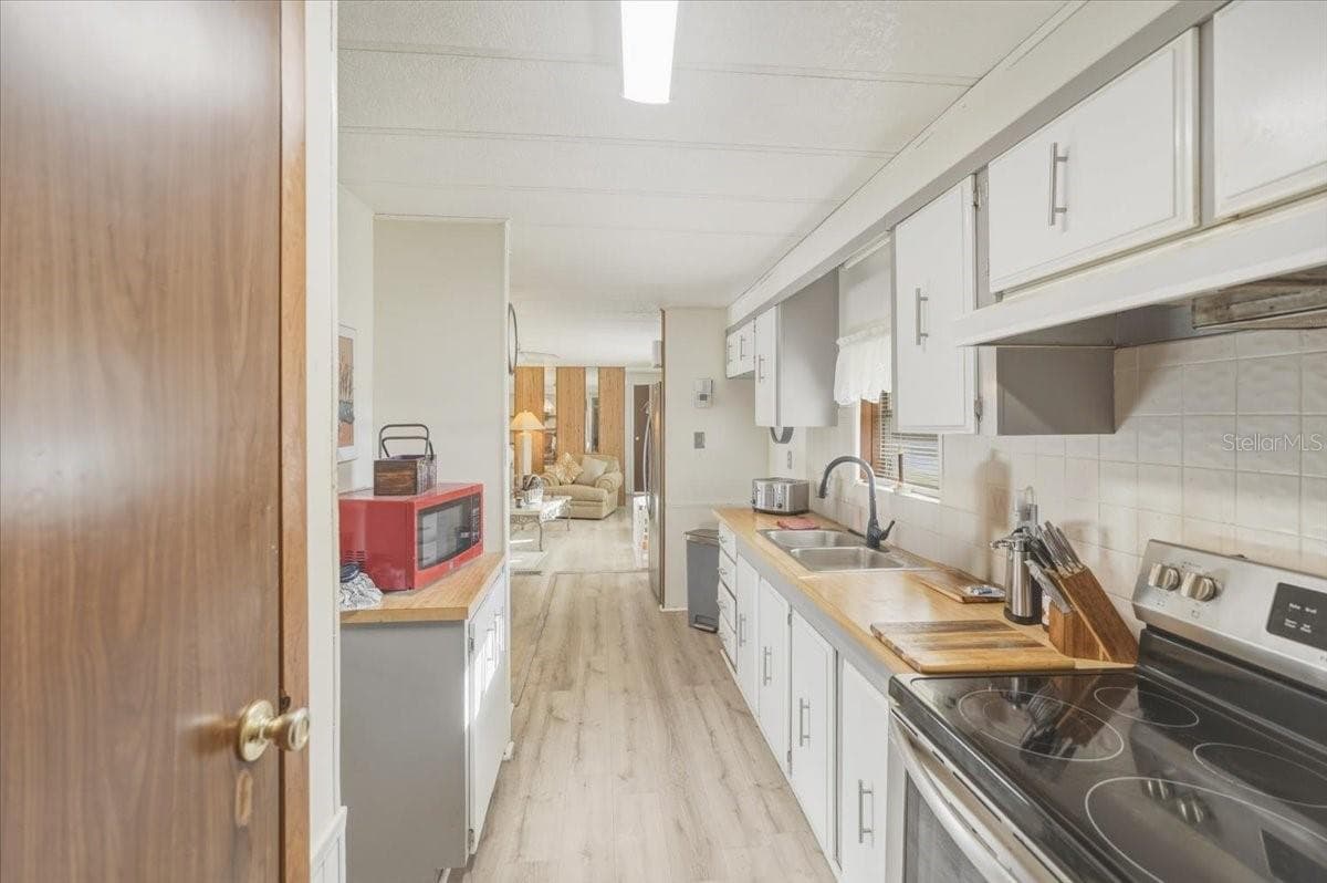 928 SHAD TERRACE — photo 12 of 48