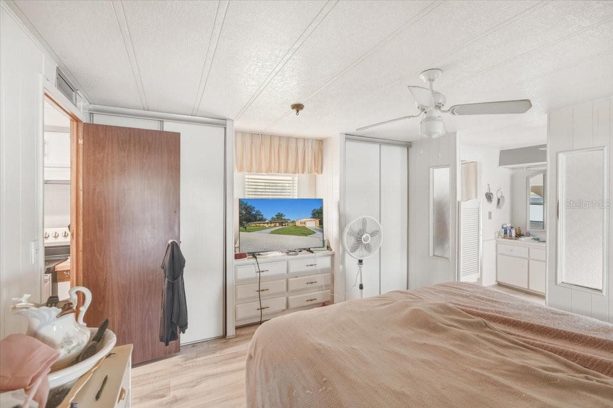 928 SHAD TERRACE — photo 18 of 48