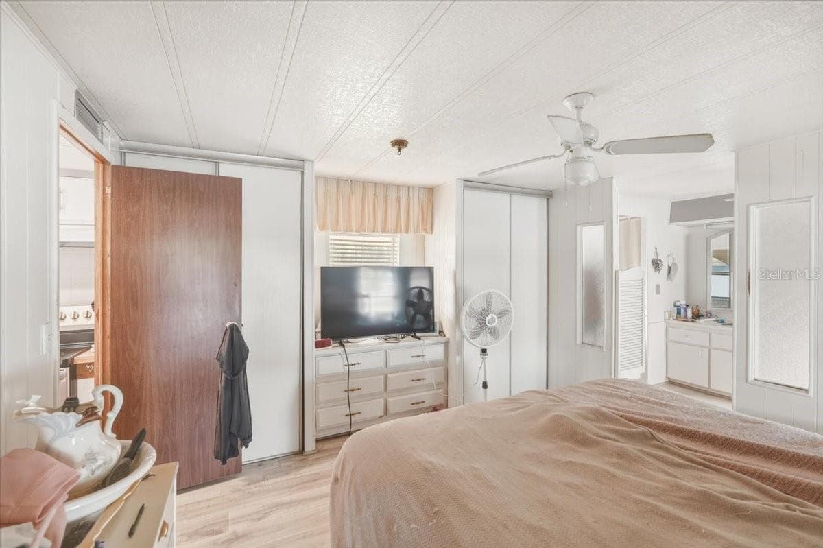 928 SHAD TERRACE — photo 17 of 48