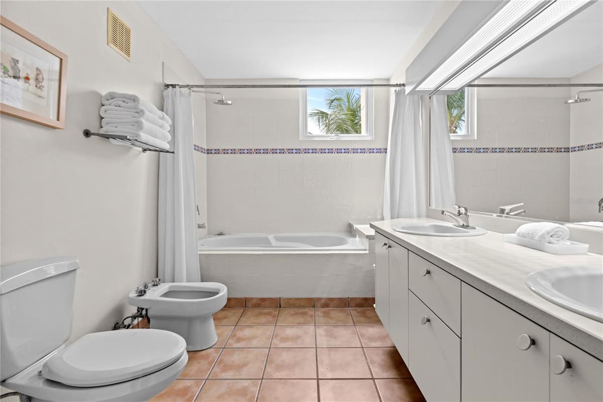 175 VILLAS DE GOLF — photo 17 of 26