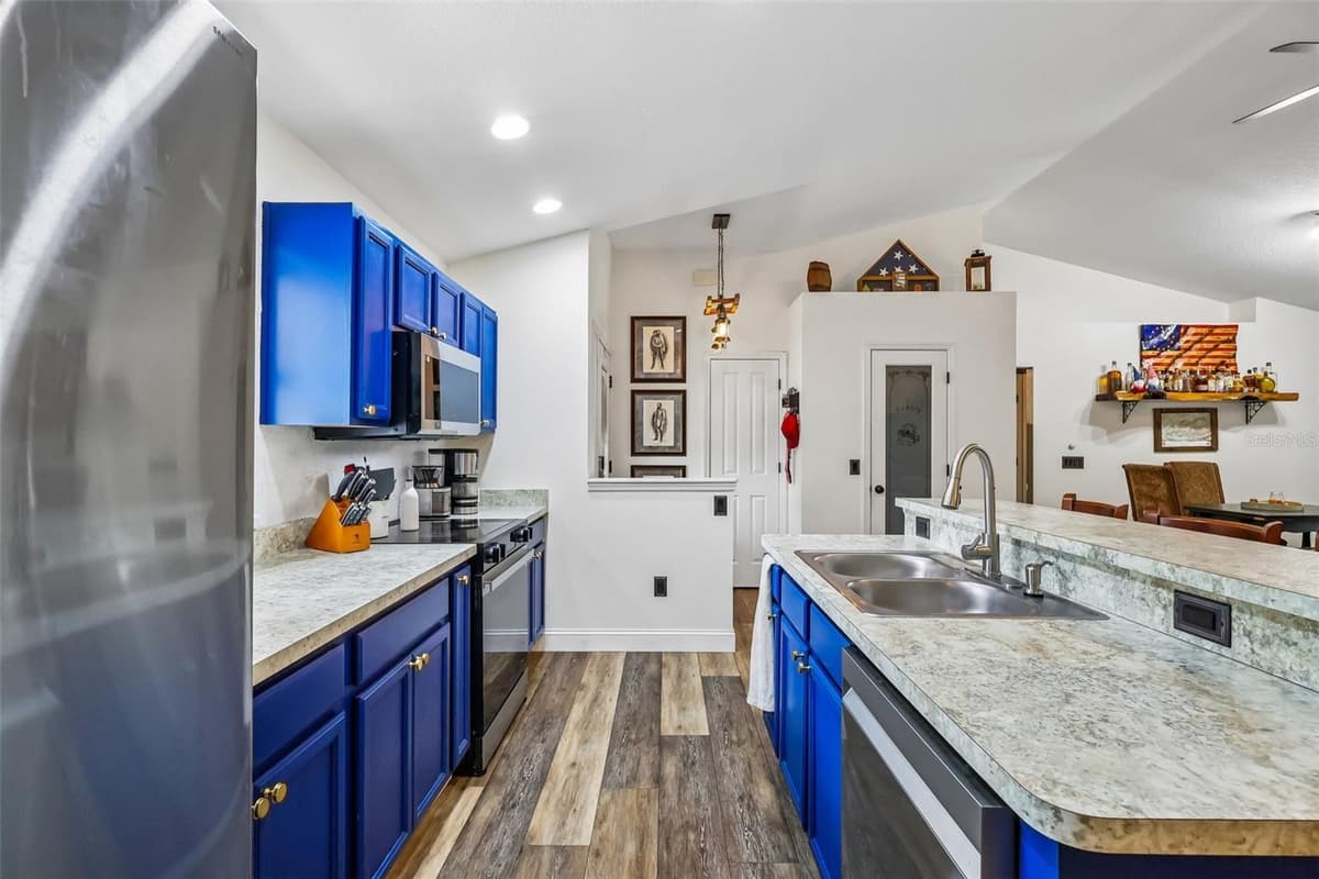 6401 WARM SPRINGS AVENUE — photo 11 of 38