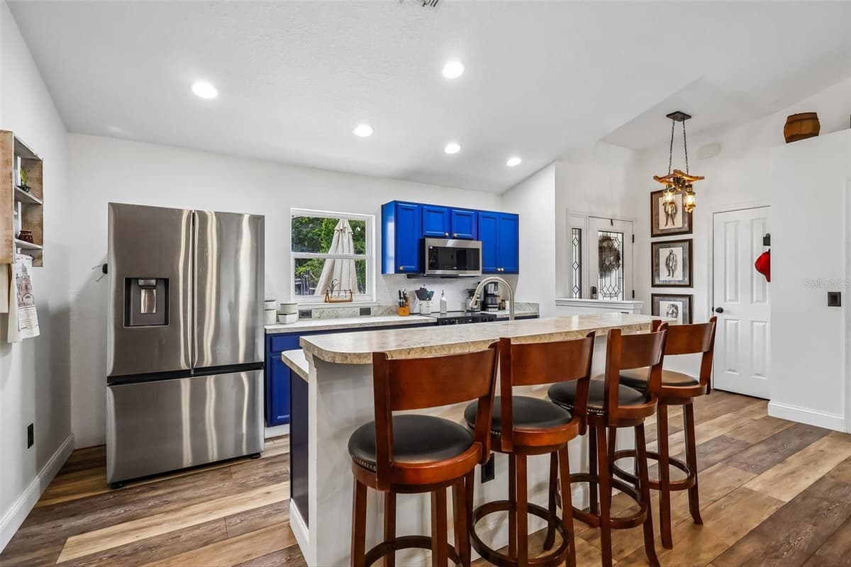 6401 WARM SPRINGS AVENUE — photo 8 of 38