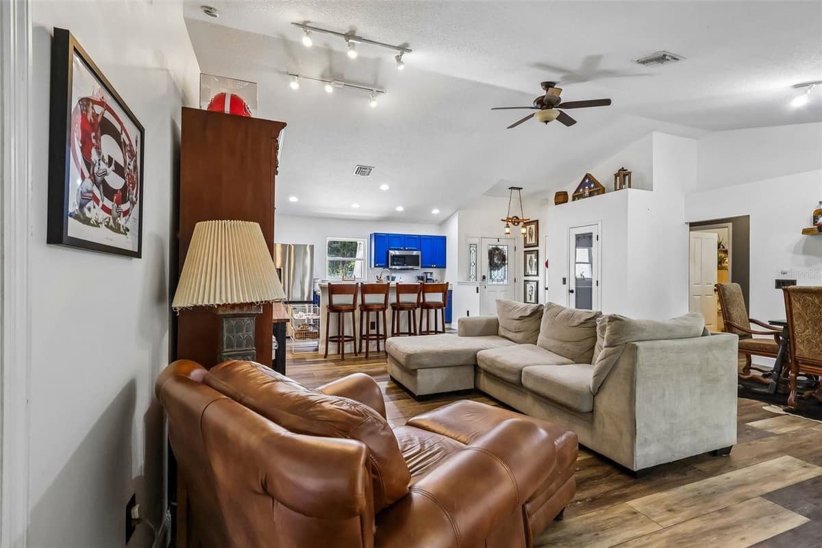 6401 WARM SPRINGS AVENUE — photo 4 of 38