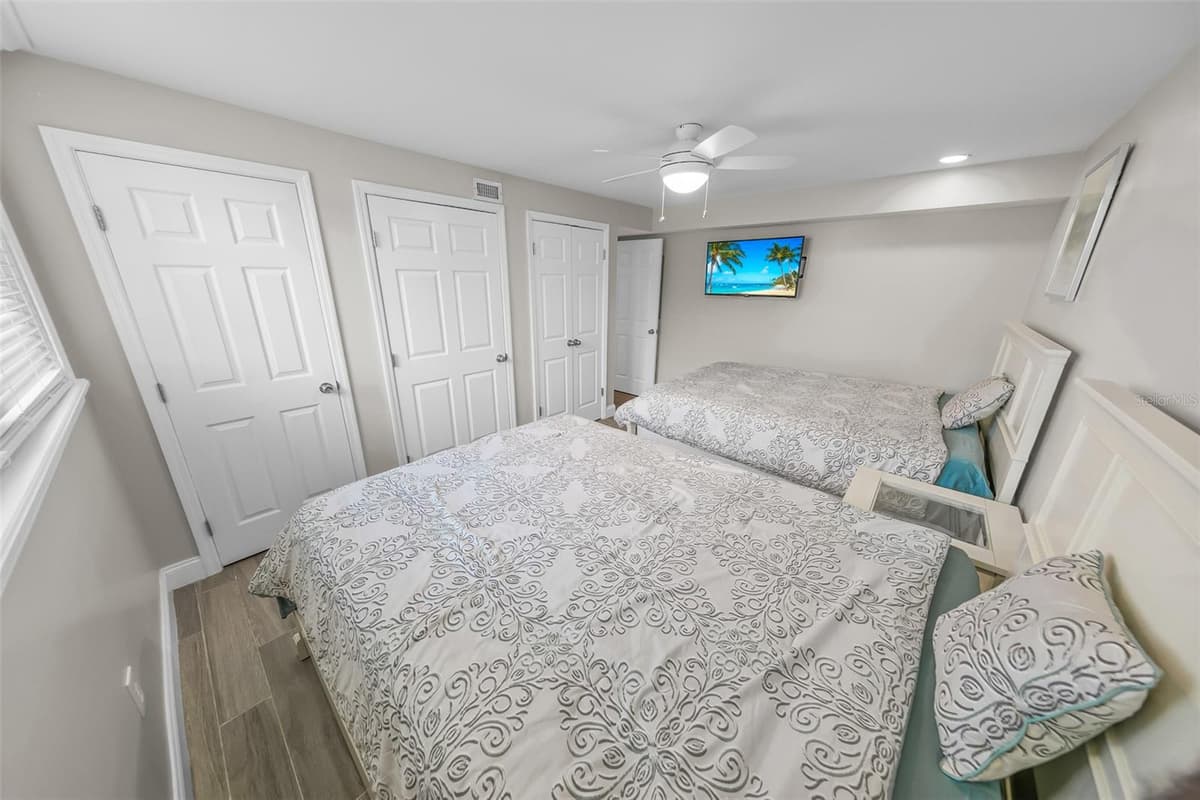 4495 ATLANTIC AVENUE — photo 24 of 40