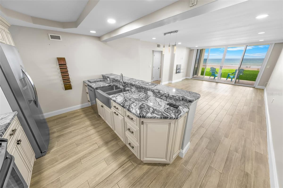 4495 ATLANTIC AVENUE — photo 7 of 40