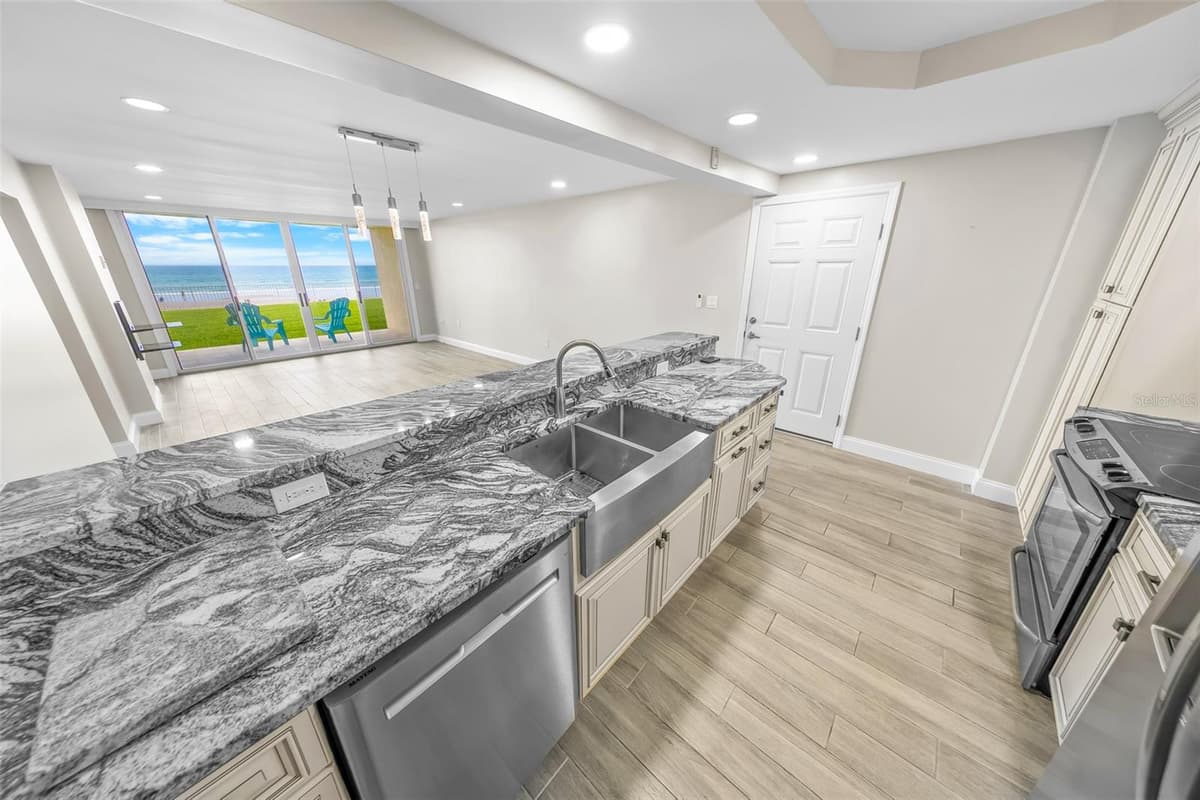 4495 ATLANTIC AVENUE — photo 8 of 40
