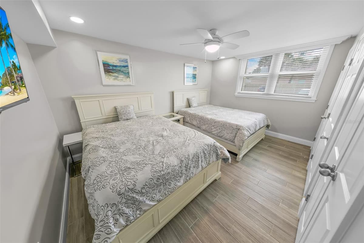 4495 ATLANTIC AVENUE — photo 23 of 40