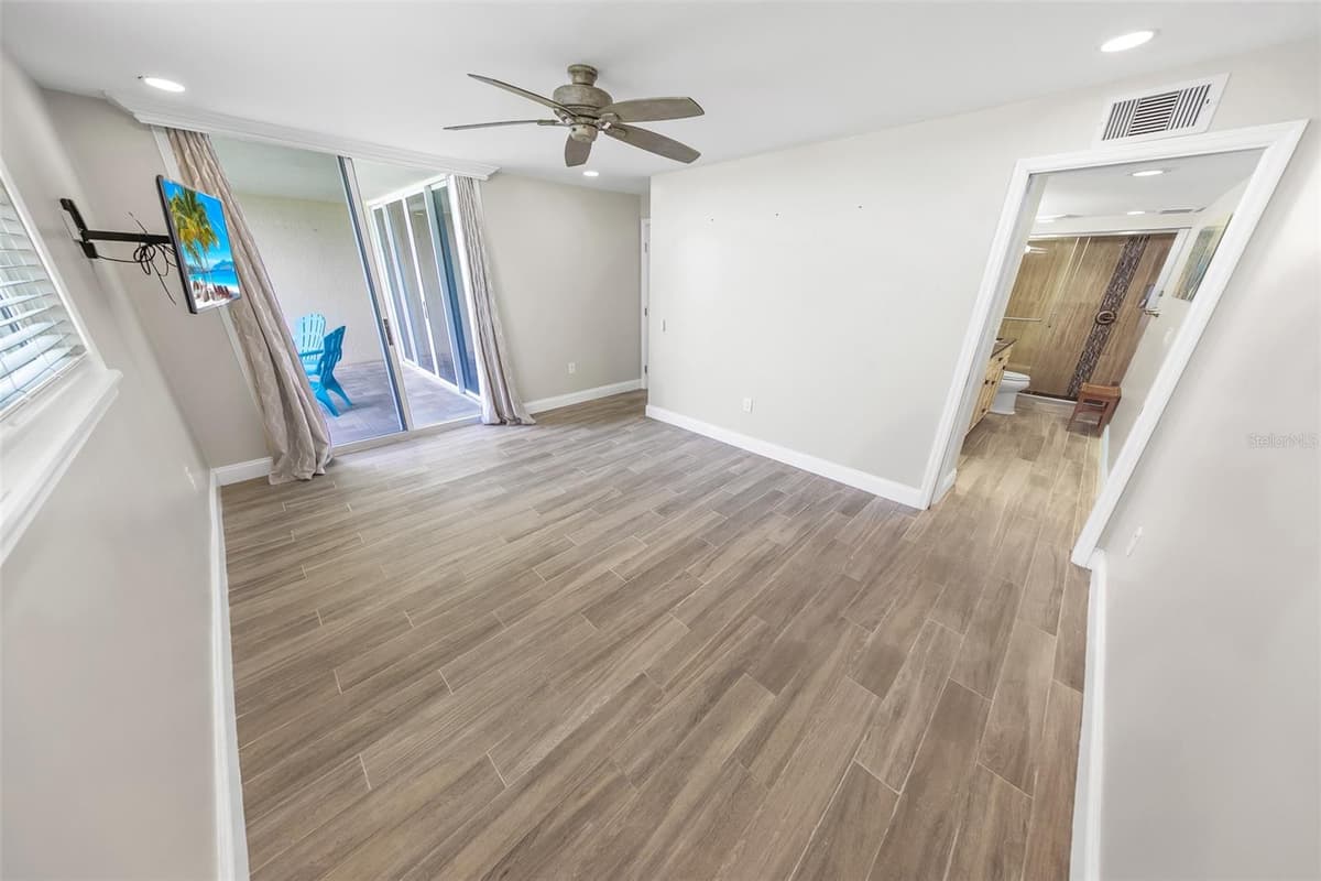 4495 ATLANTIC AVENUE — photo 19 of 40