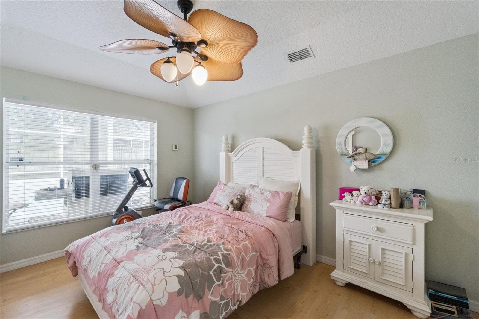 16217 COOPERS HAWK AVENUE — photo 11 of 27