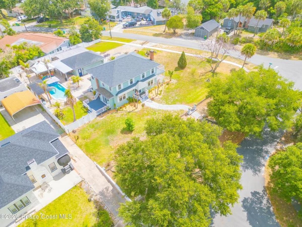 308 BELLAIR DRIVE — photo 4 of 57
