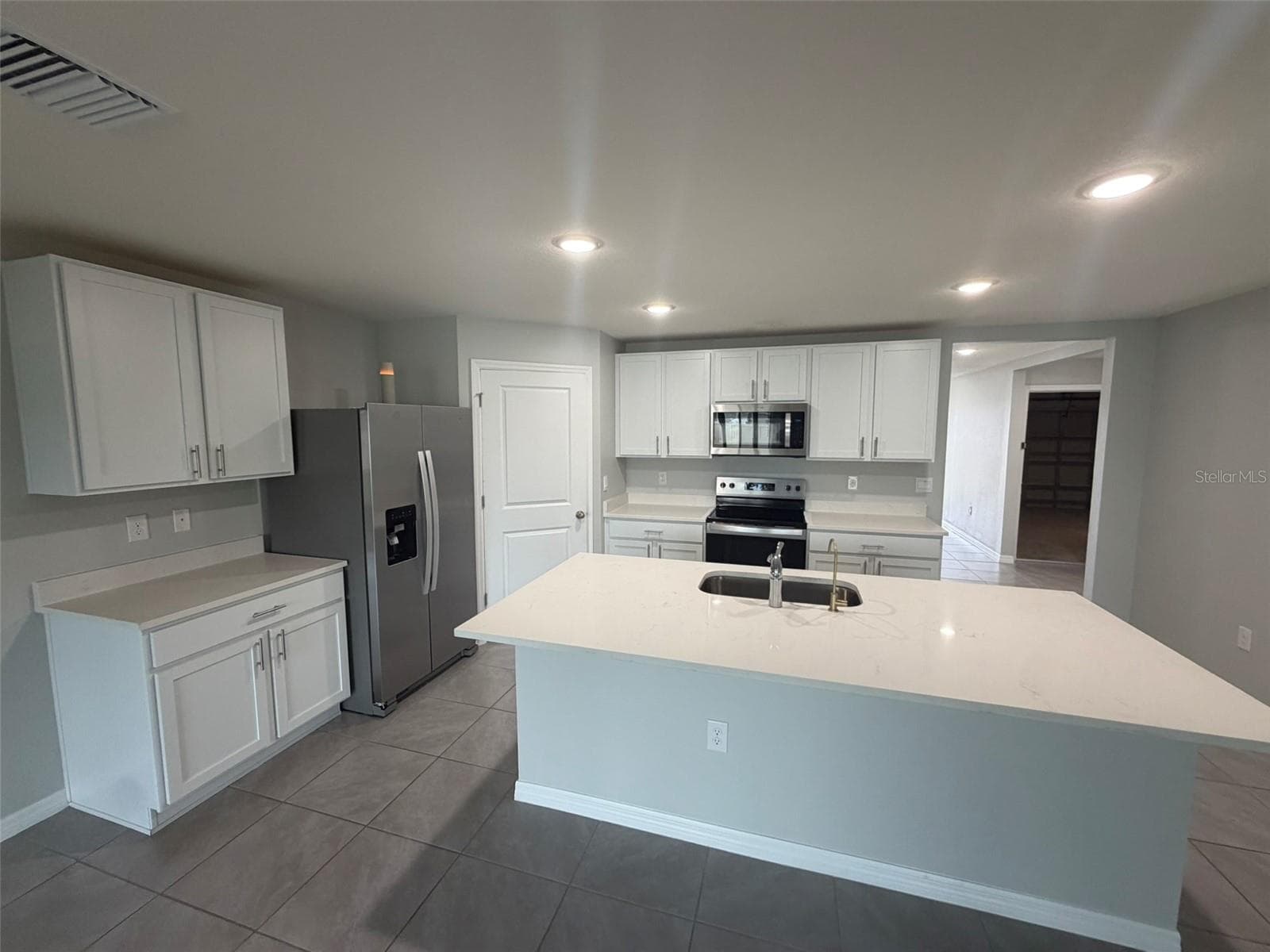 4703 85TH PLACE — photo 3 of 29