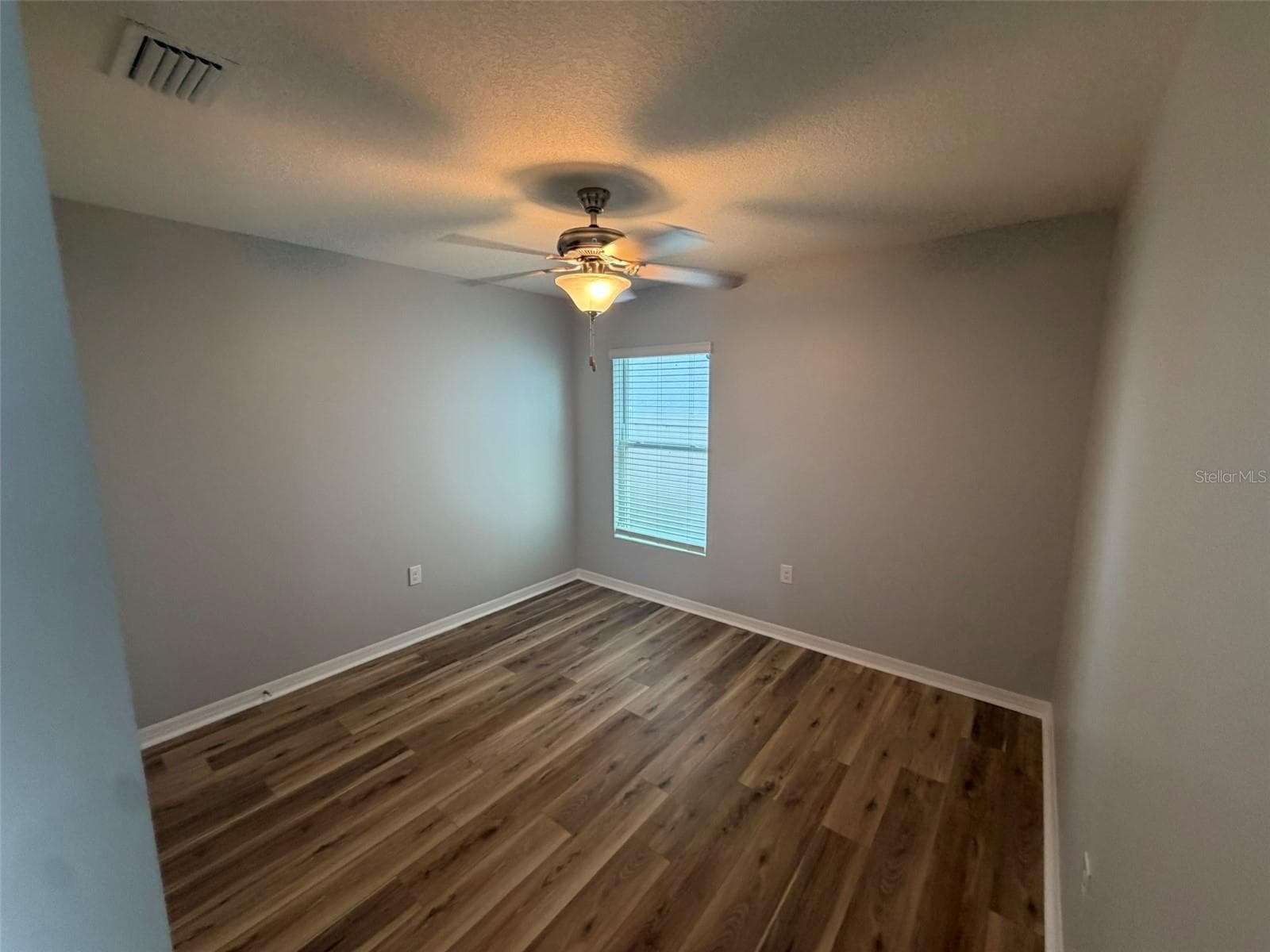 4703 85TH PLACE — photo 11 of 29