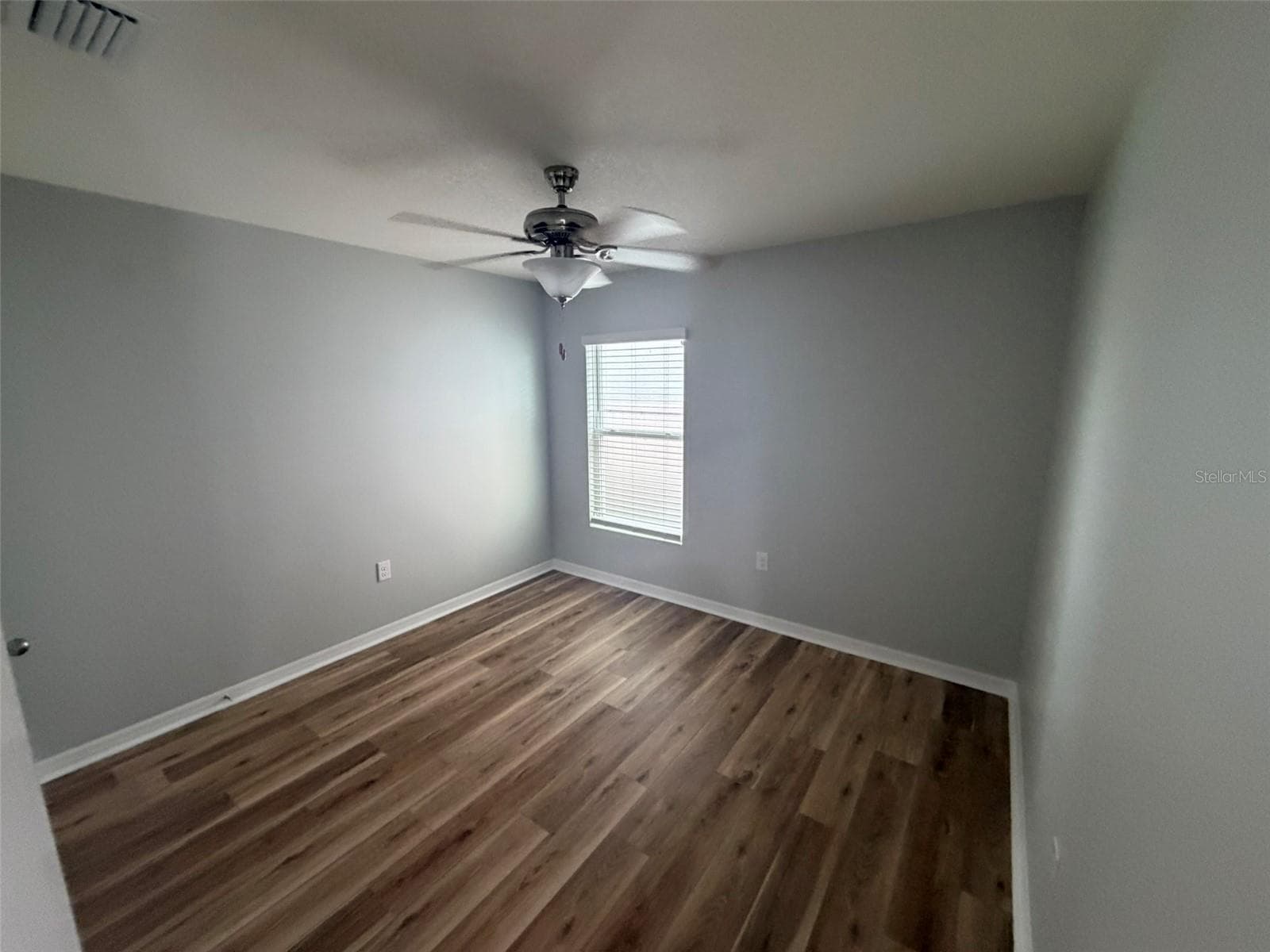 4703 85TH PLACE — photo 10 of 29