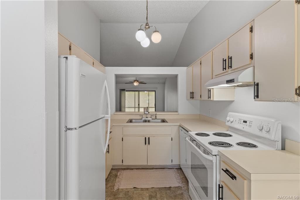 1304 SIESTA TERRACE — photo 10 of 44