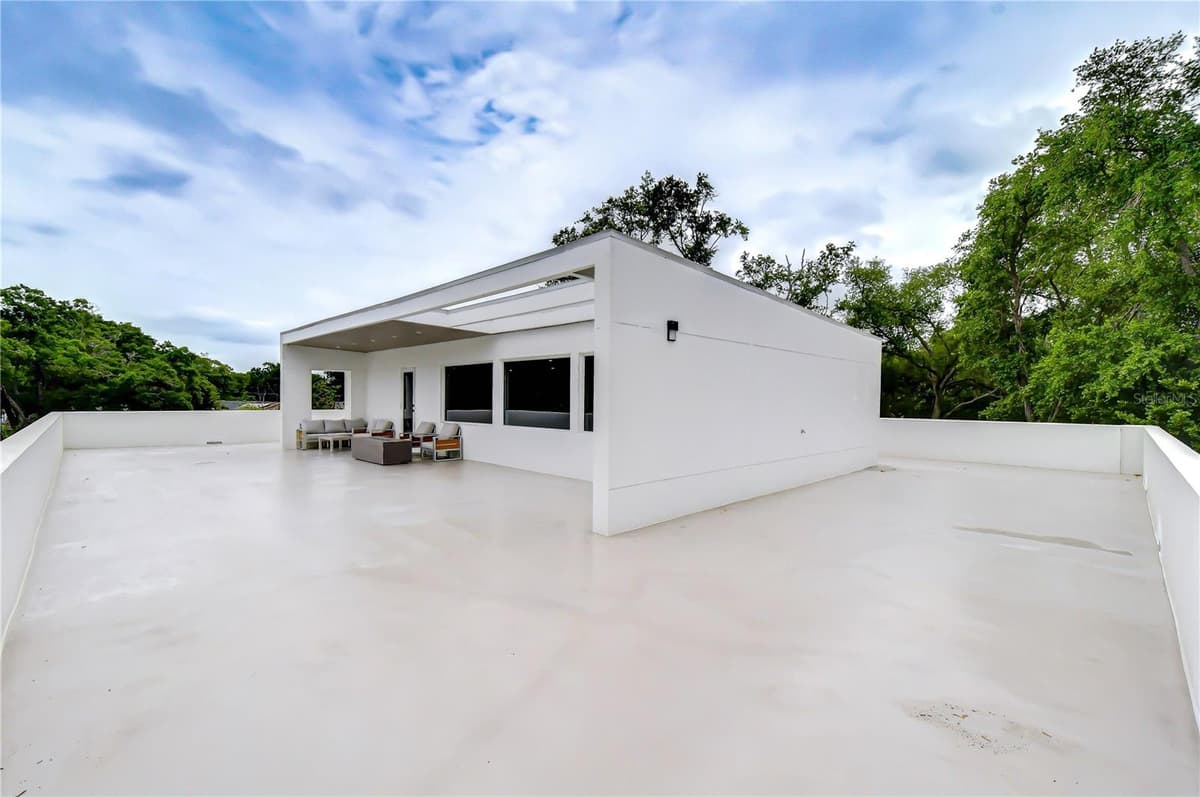 6805 NEW YORK DRIVE — photo 40 of 54