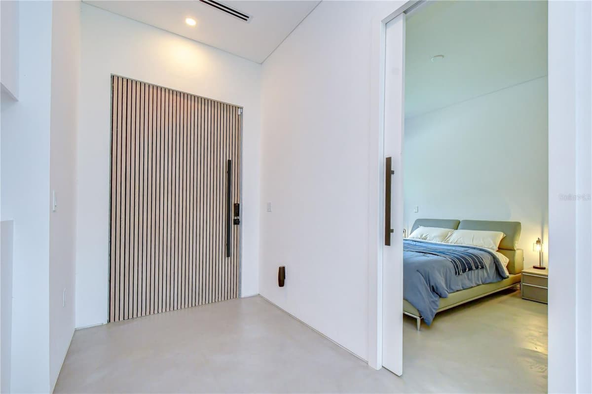 6805 NEW YORK DRIVE — photo 4 of 54
