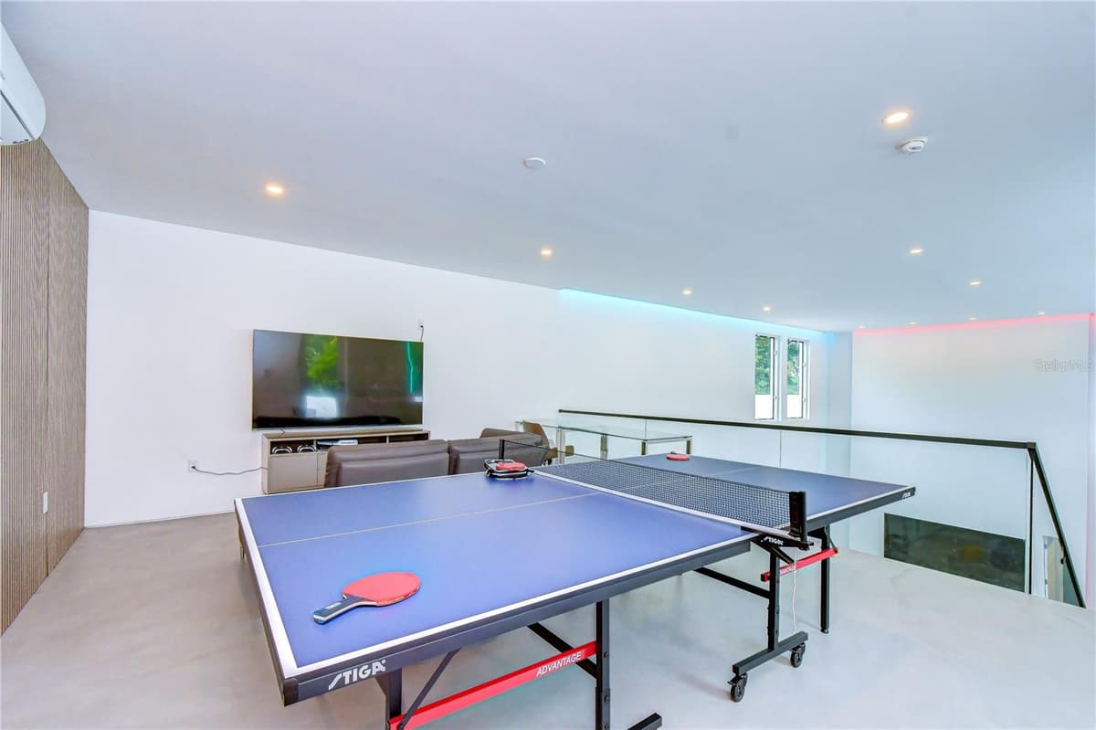 6805 NEW YORK DRIVE — photo 36 of 54