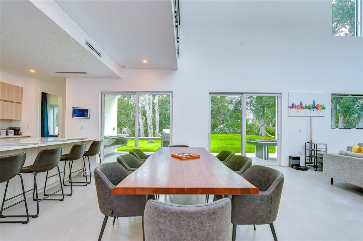 6805 NEW YORK DRIVE — photo 10 of 54