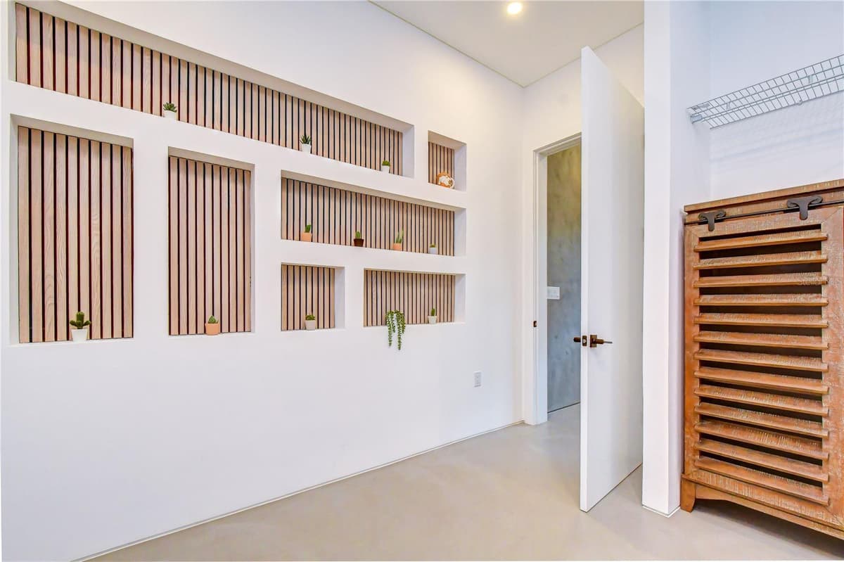 6805 NEW YORK DRIVE — photo 23 of 54