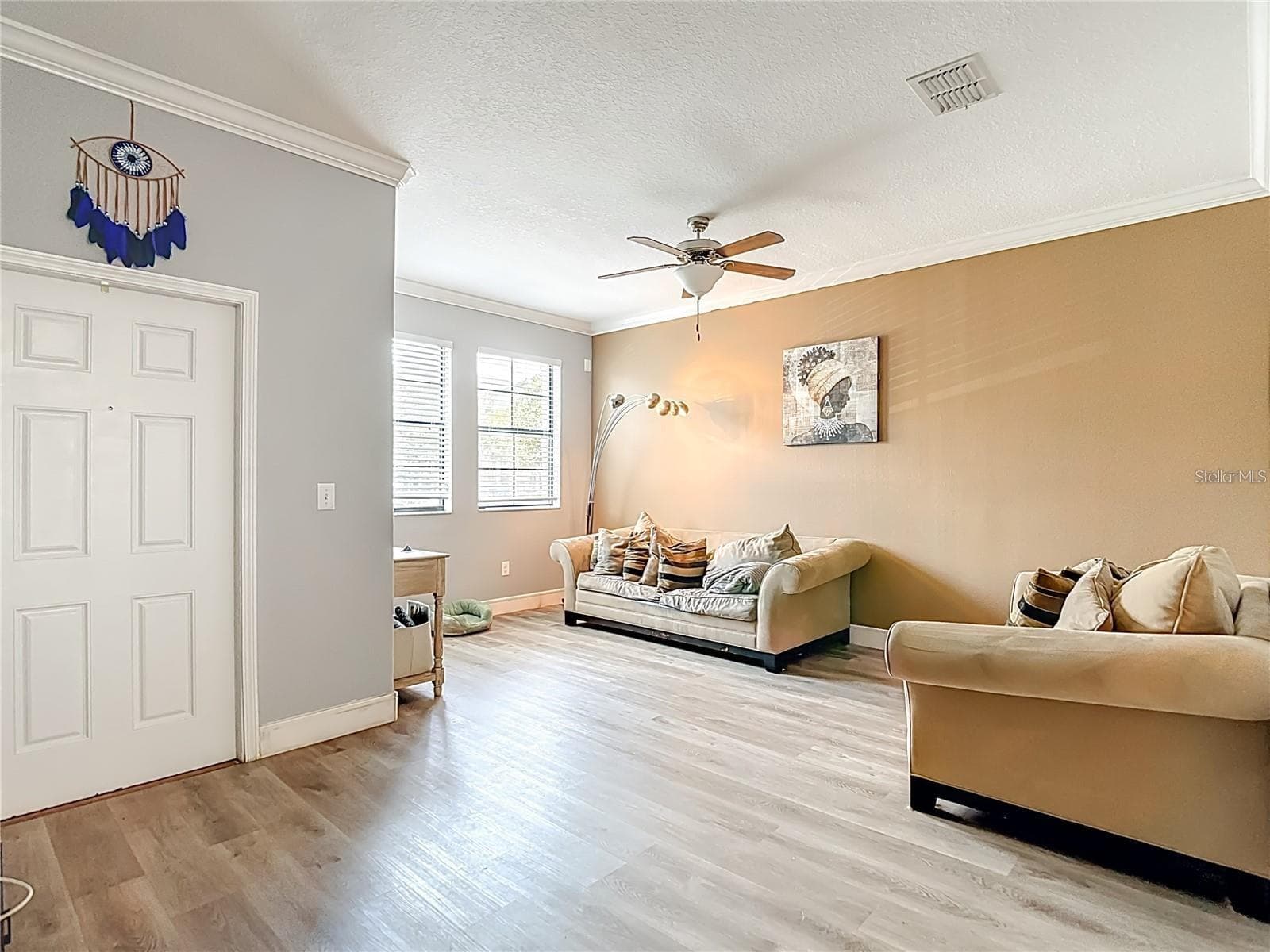 4442 FENNWOOD COURT — photo 8 of 40
