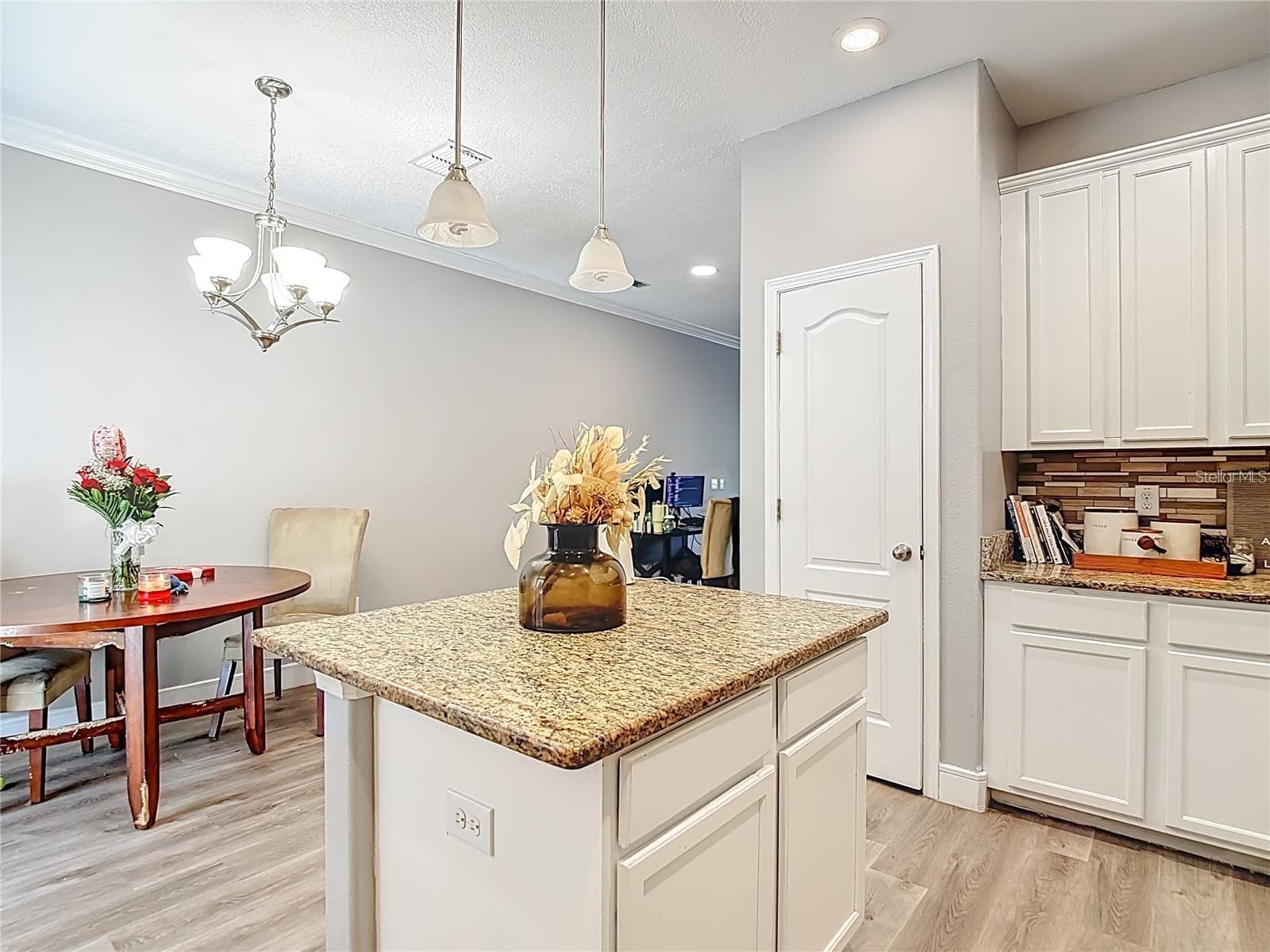 4442 FENNWOOD COURT — photo 15 of 40
