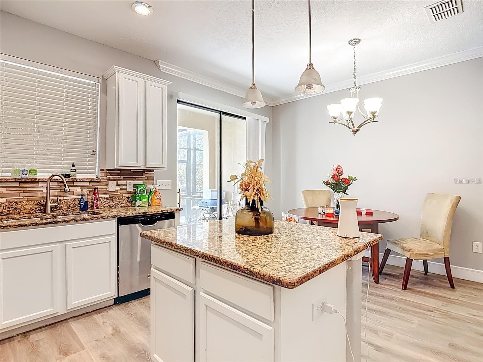 4442 FENNWOOD COURT — photo 12 of 40