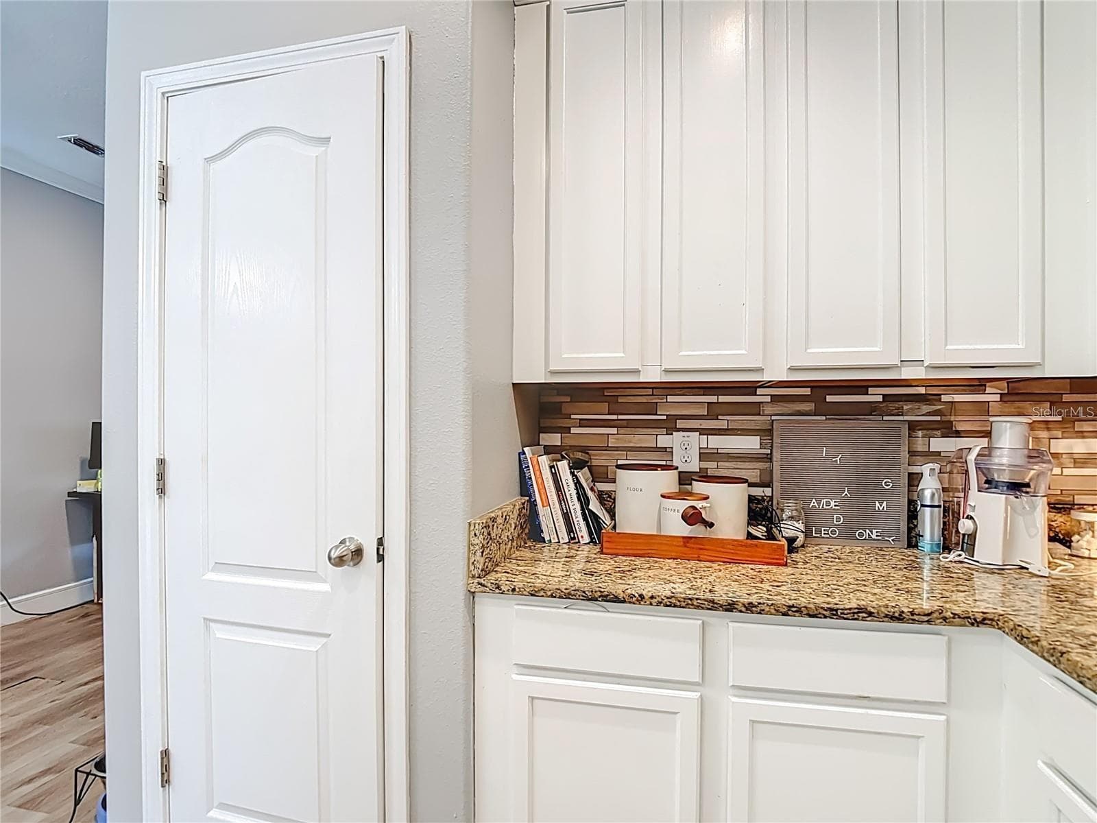 4442 FENNWOOD COURT — photo 13 of 40