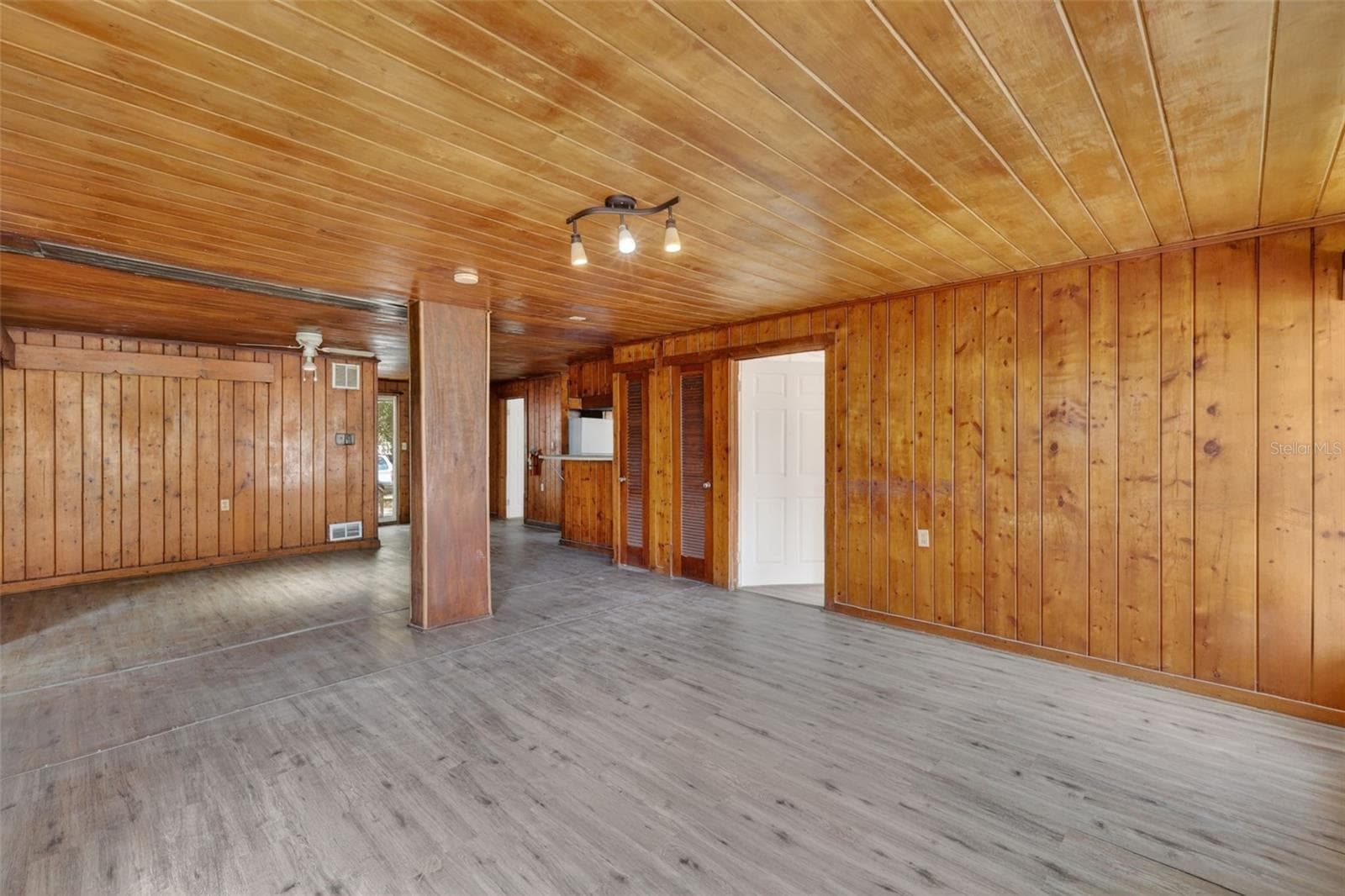 527 LEMON AVENUE — photo 16 of 80