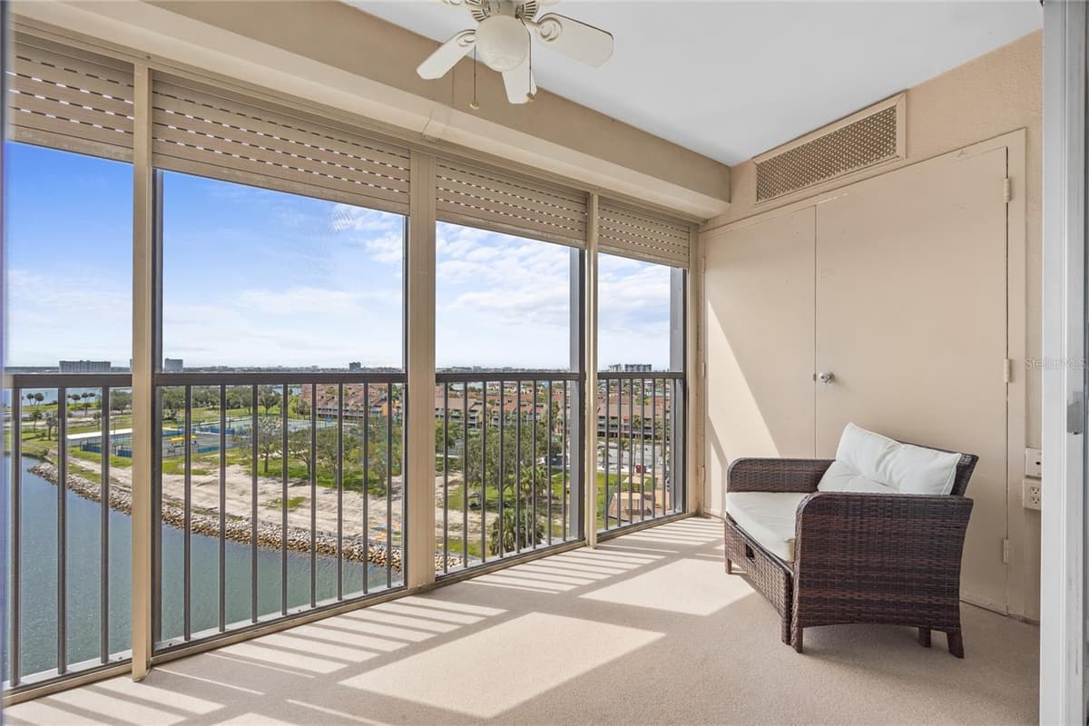 10355 PARADISE BOULEVARD — photo 4 of 22