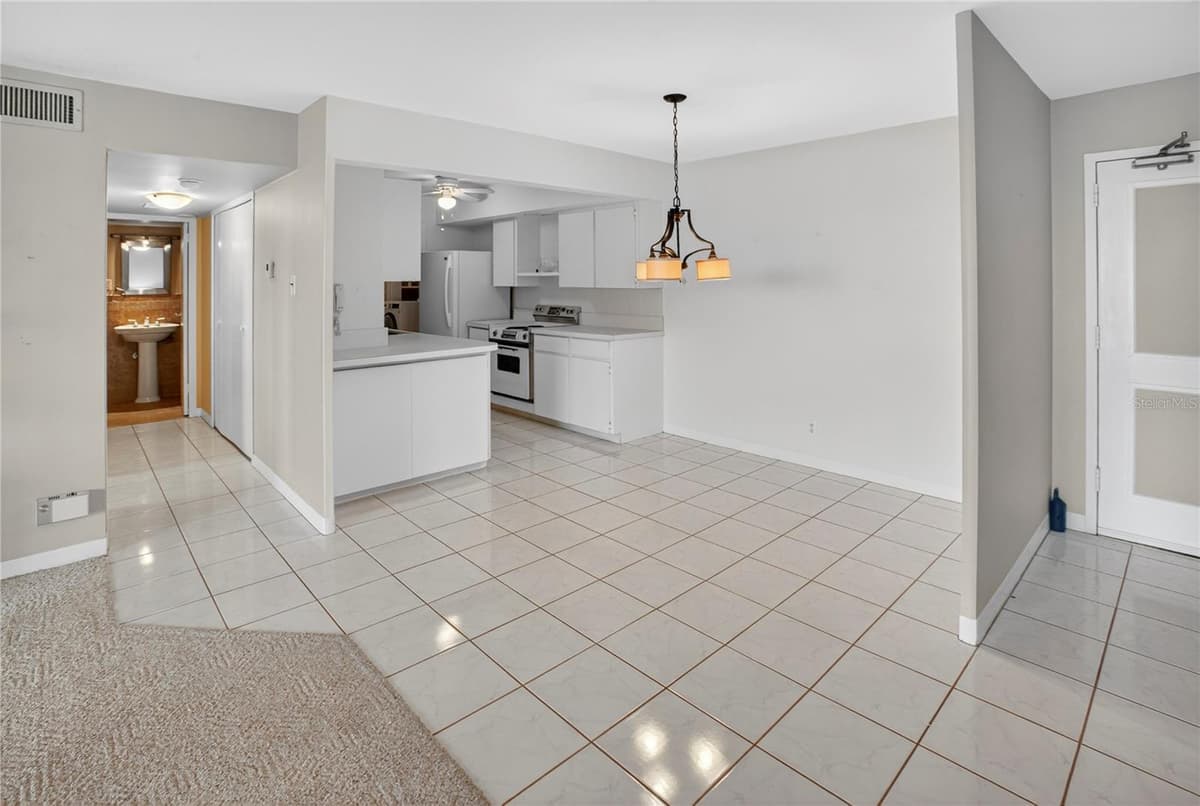 10355 PARADISE BOULEVARD — photo 6 of 22