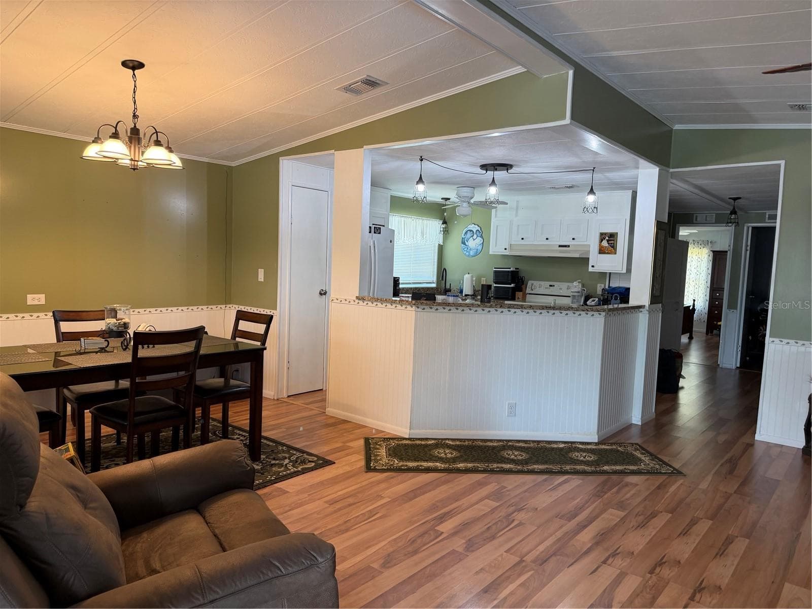 12176 EVANTIDE AVENUE — photo 15 of 40