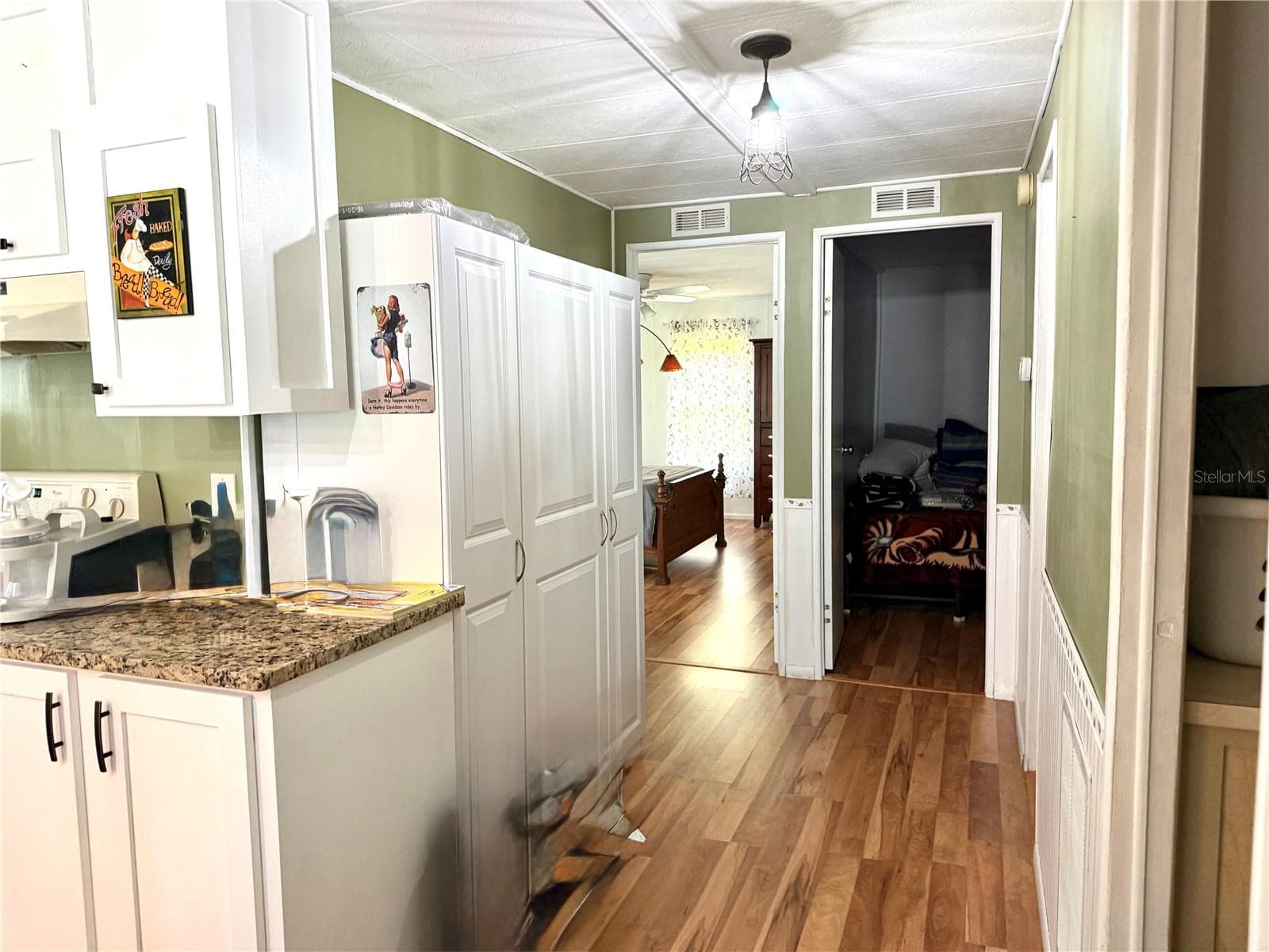 12176 EVANTIDE AVENUE — photo 9 of 40