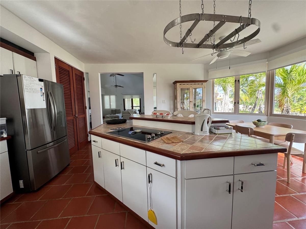 86 LAKESIDE VILLAS — photo 11 of 54