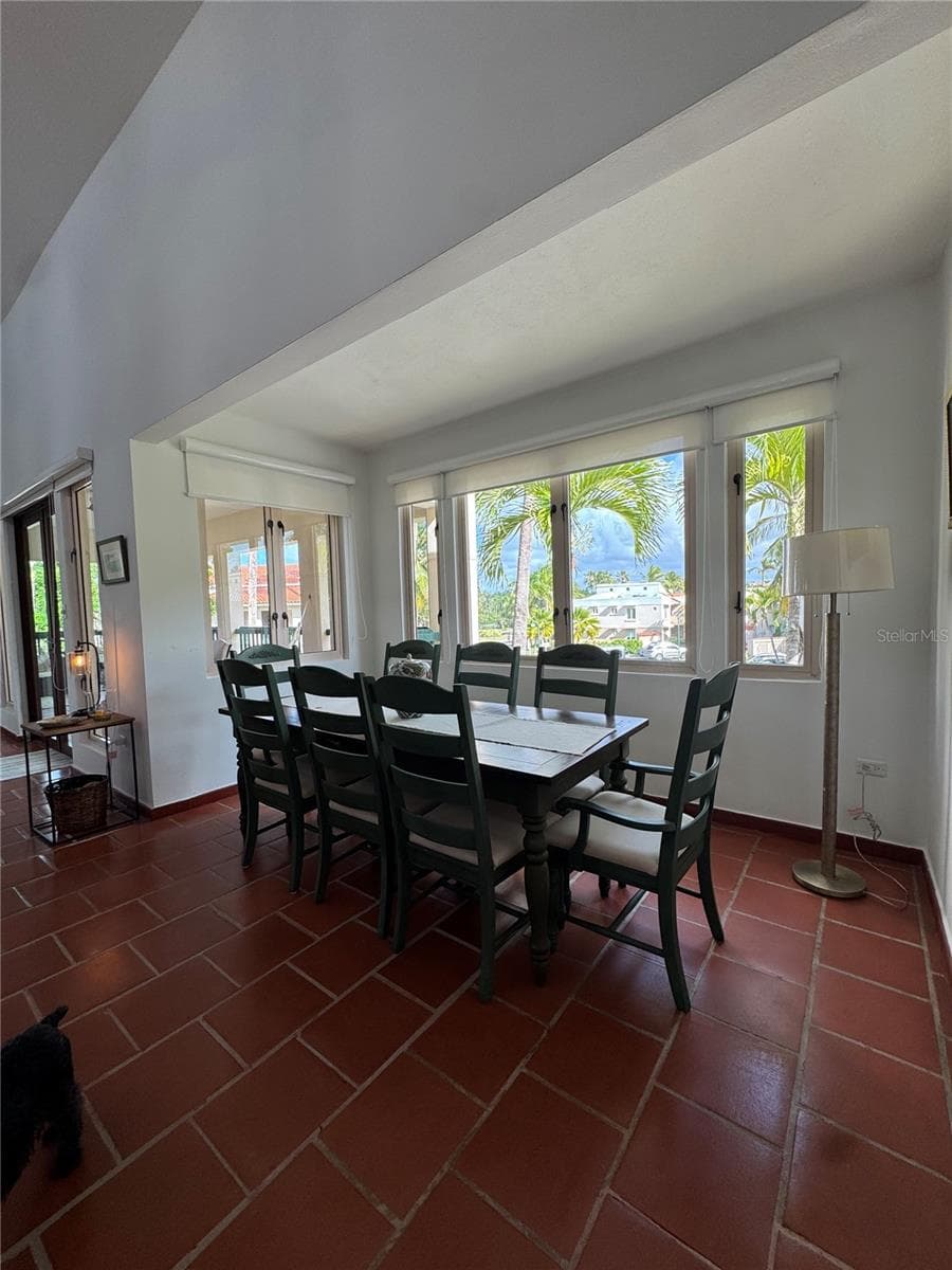 86 LAKESIDE VILLAS — photo 7 of 54