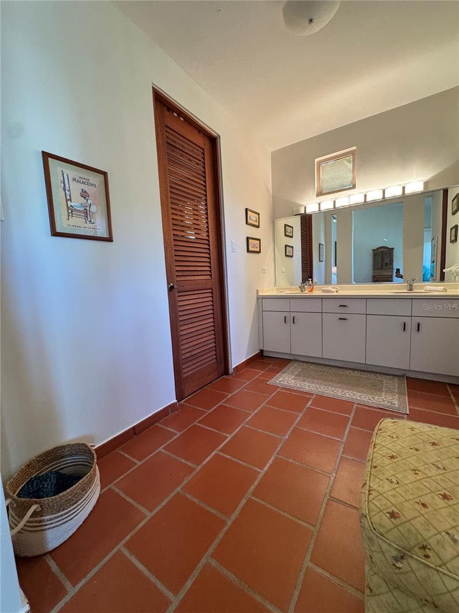 86 LAKESIDE VILLAS — photo 18 of 54