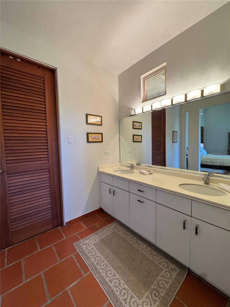 86 LAKESIDE VILLAS — photo 17 of 54