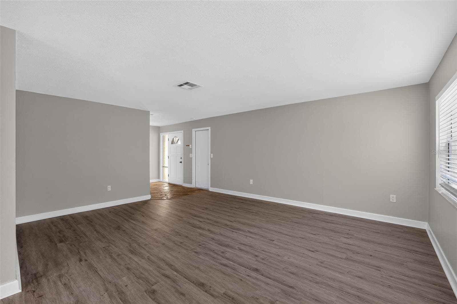 2140 BAY HILLS BOULEVARD — photo 4 of 32