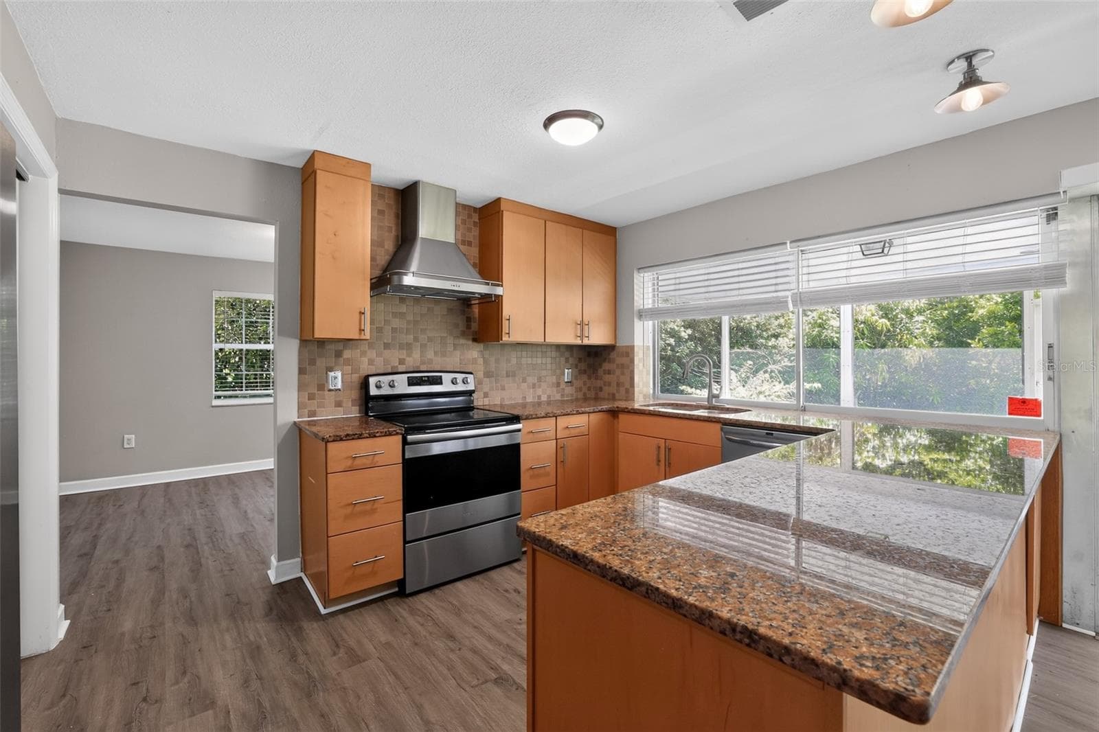 2140 BAY HILLS BOULEVARD — photo 11 of 32