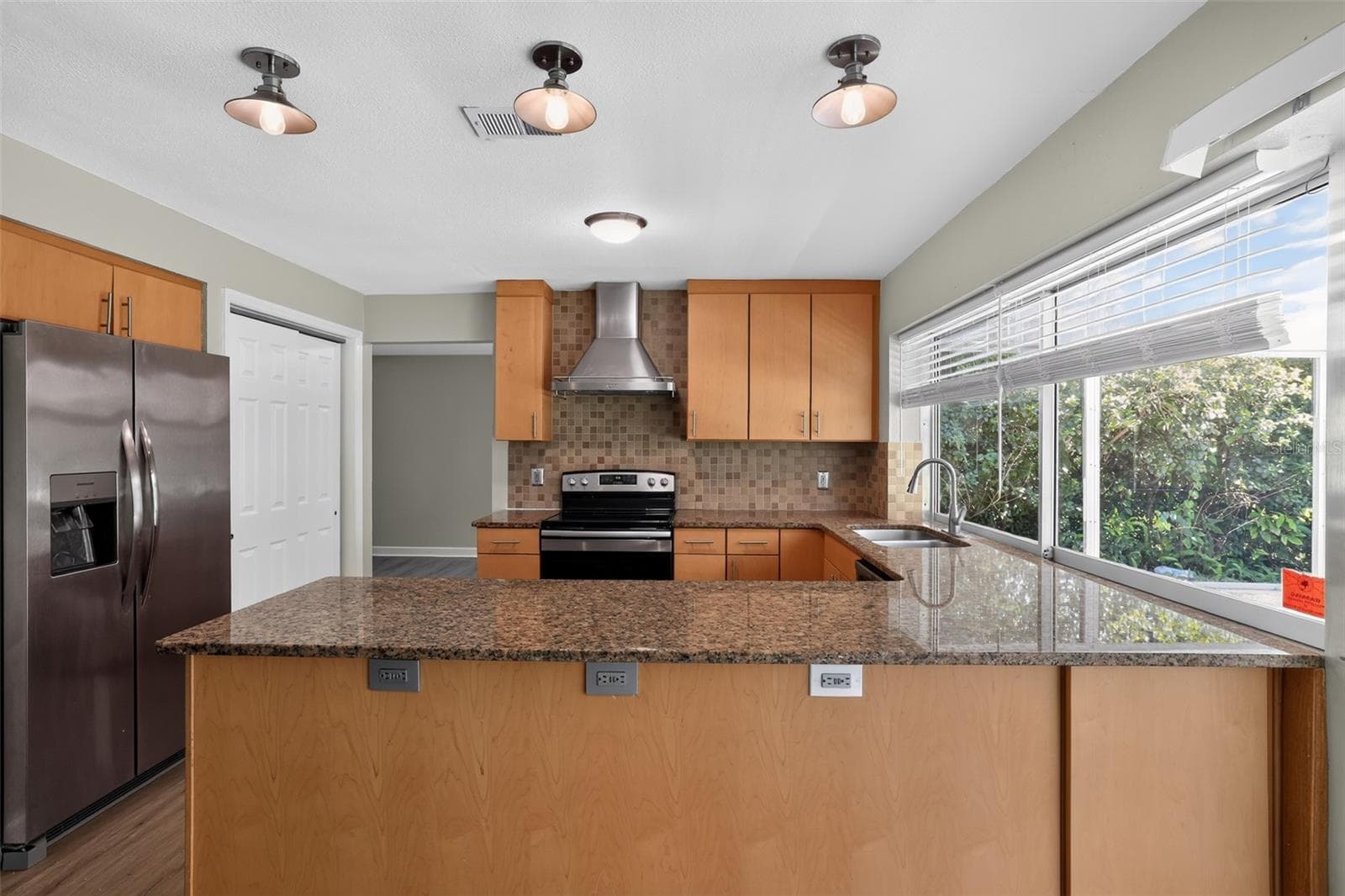 2140 BAY HILLS BOULEVARD — photo 8 of 32