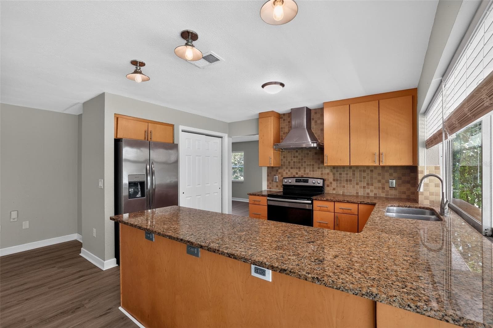 2140 BAY HILLS BOULEVARD — photo 9 of 32