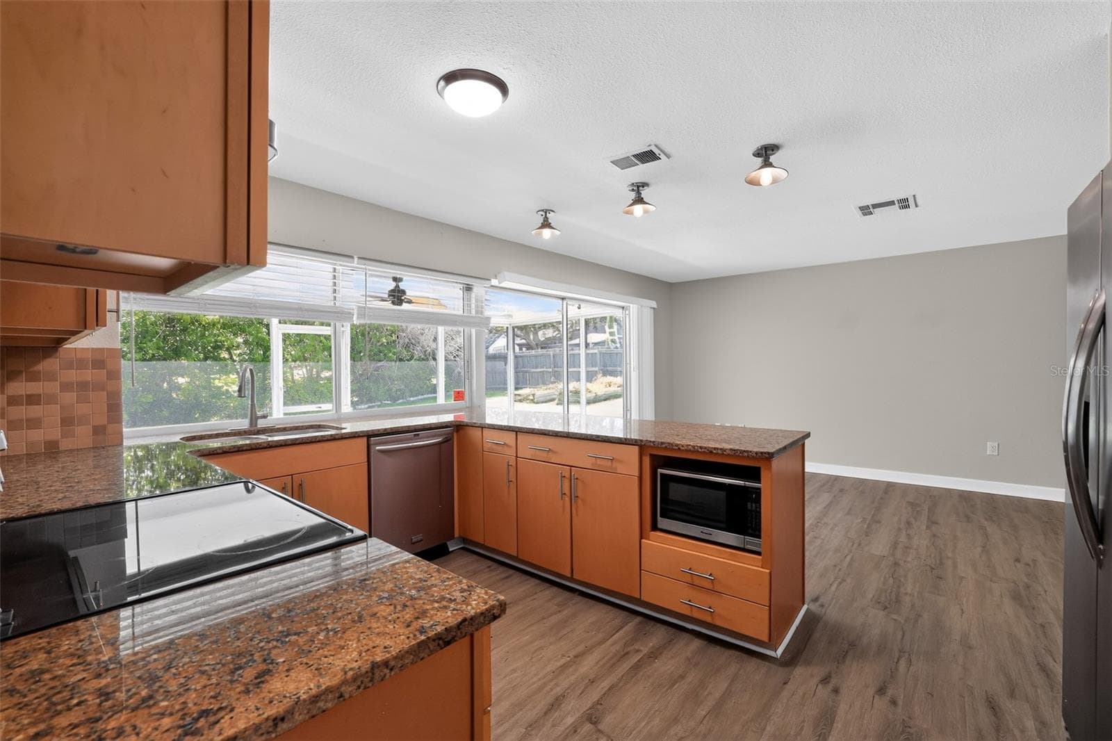 2140 BAY HILLS BOULEVARD — photo 12 of 32