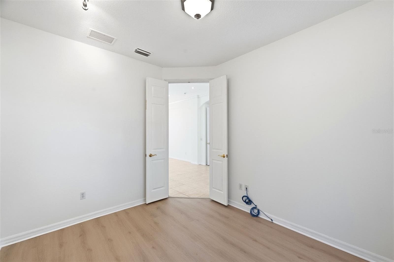 6611 CHICKADEE LANE — photo 10 of 88