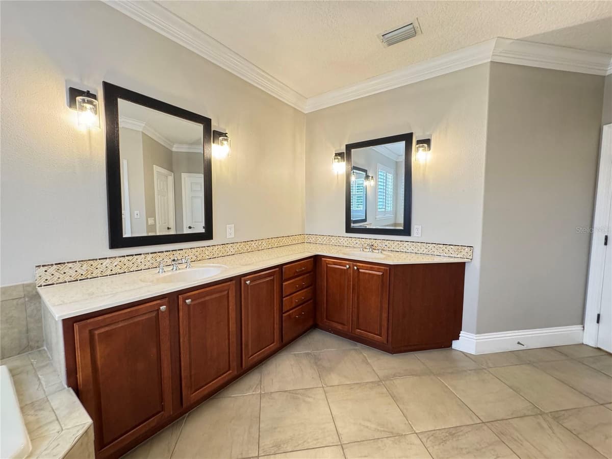 173 CALLIOPE STREET — photo 36 of 55