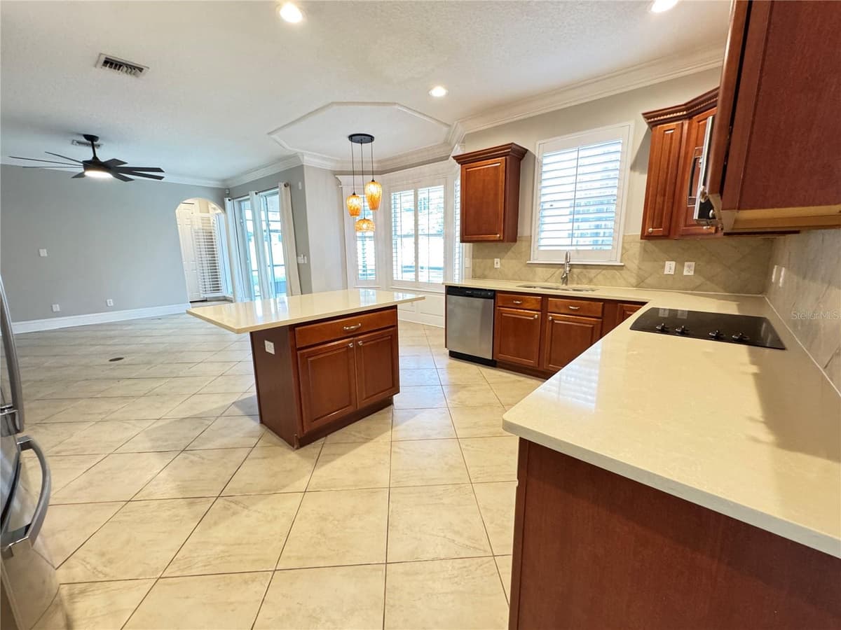 173 CALLIOPE STREET — photo 14 of 55