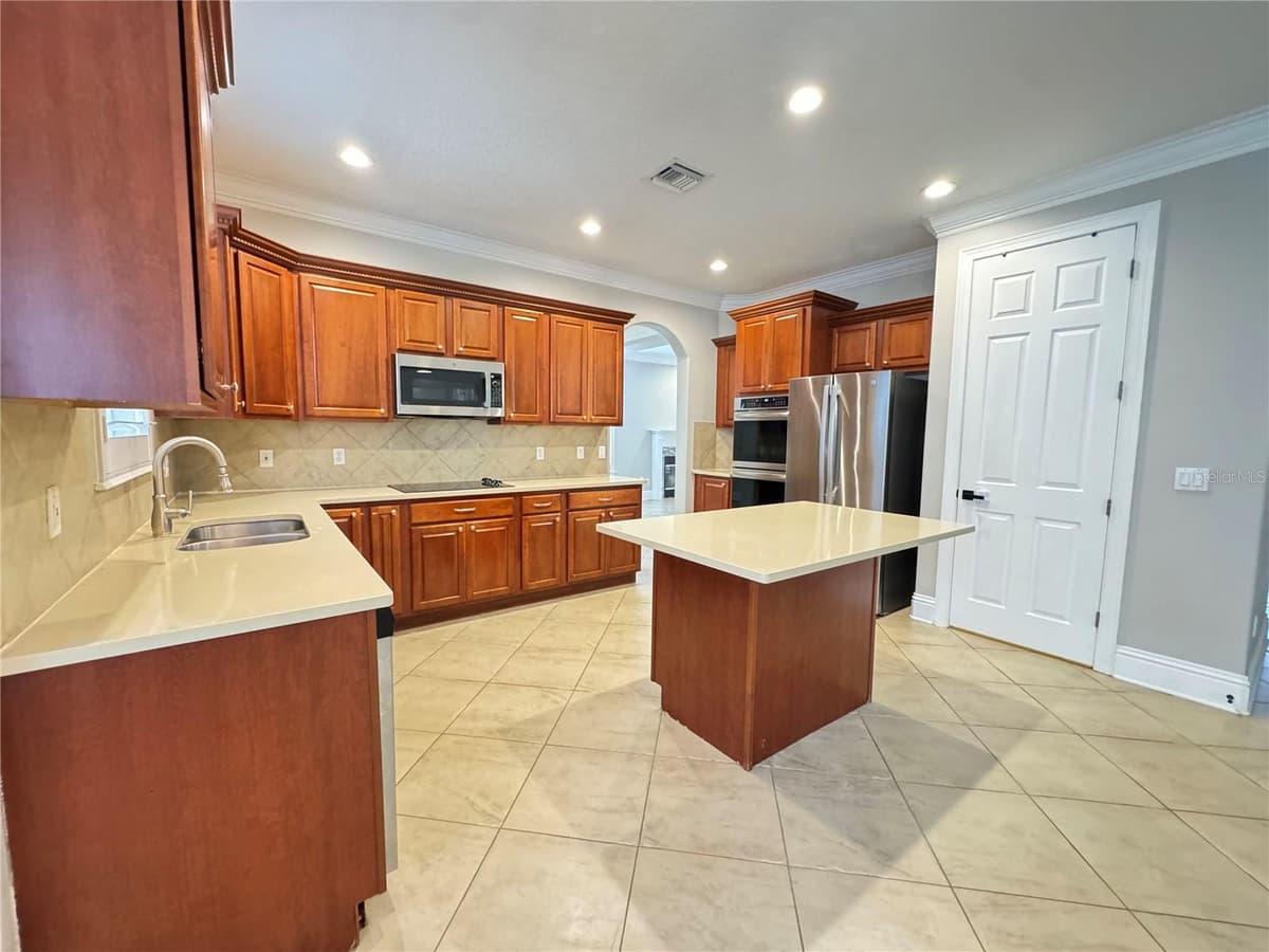 173 CALLIOPE STREET — photo 12 of 55