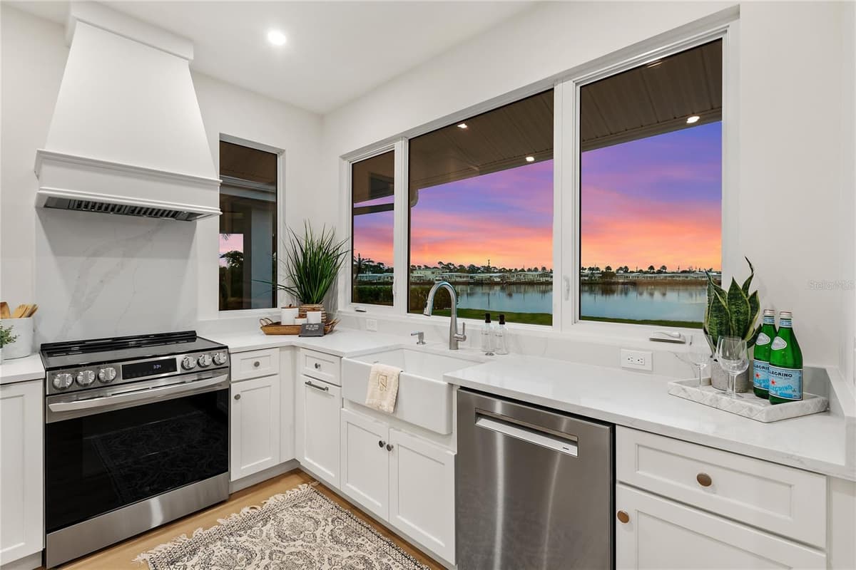 330 BAY DRIVE — photo 42 of 59