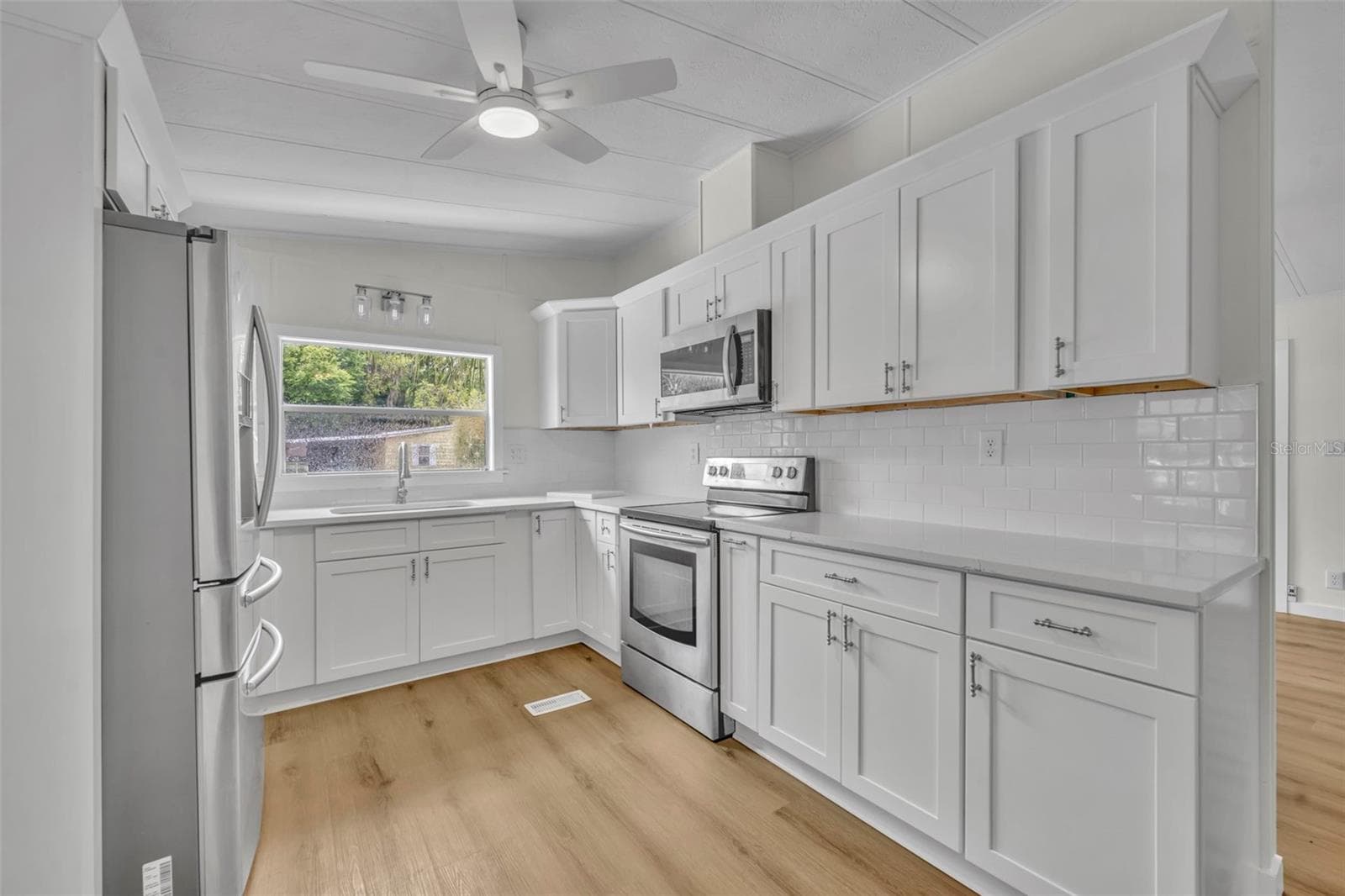 116 CYPRESS ROAD — photo 13 of 26